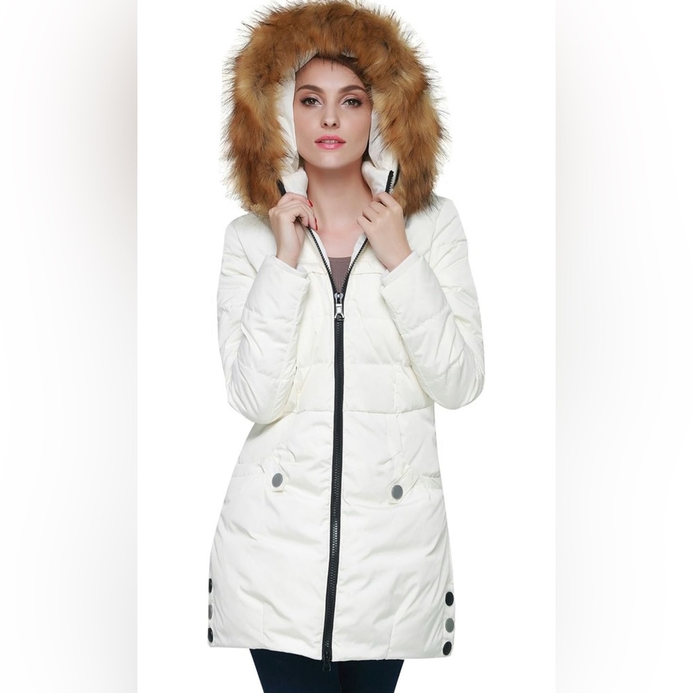 Orolay Women's Winter Down Jacket with Faux Fur Trim Hood  Women’s L, White.